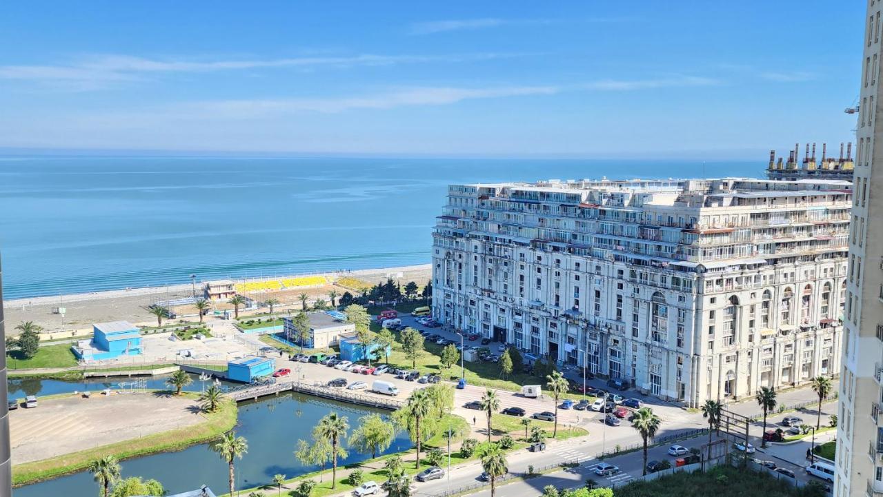 Watching The Sea Apartment Batumi Exteriör bild