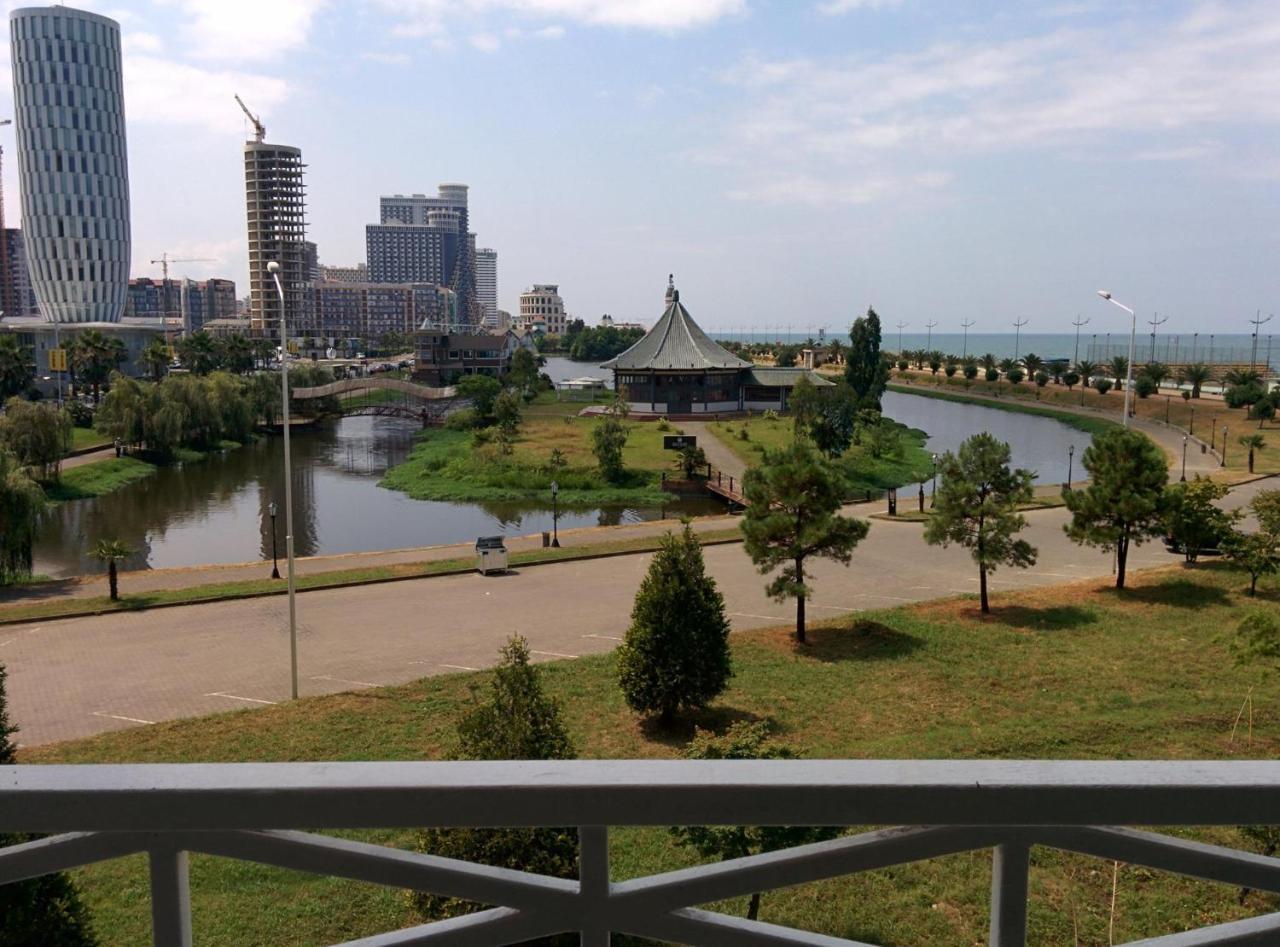 Watching The Sea Apartment Batumi Exteriör bild