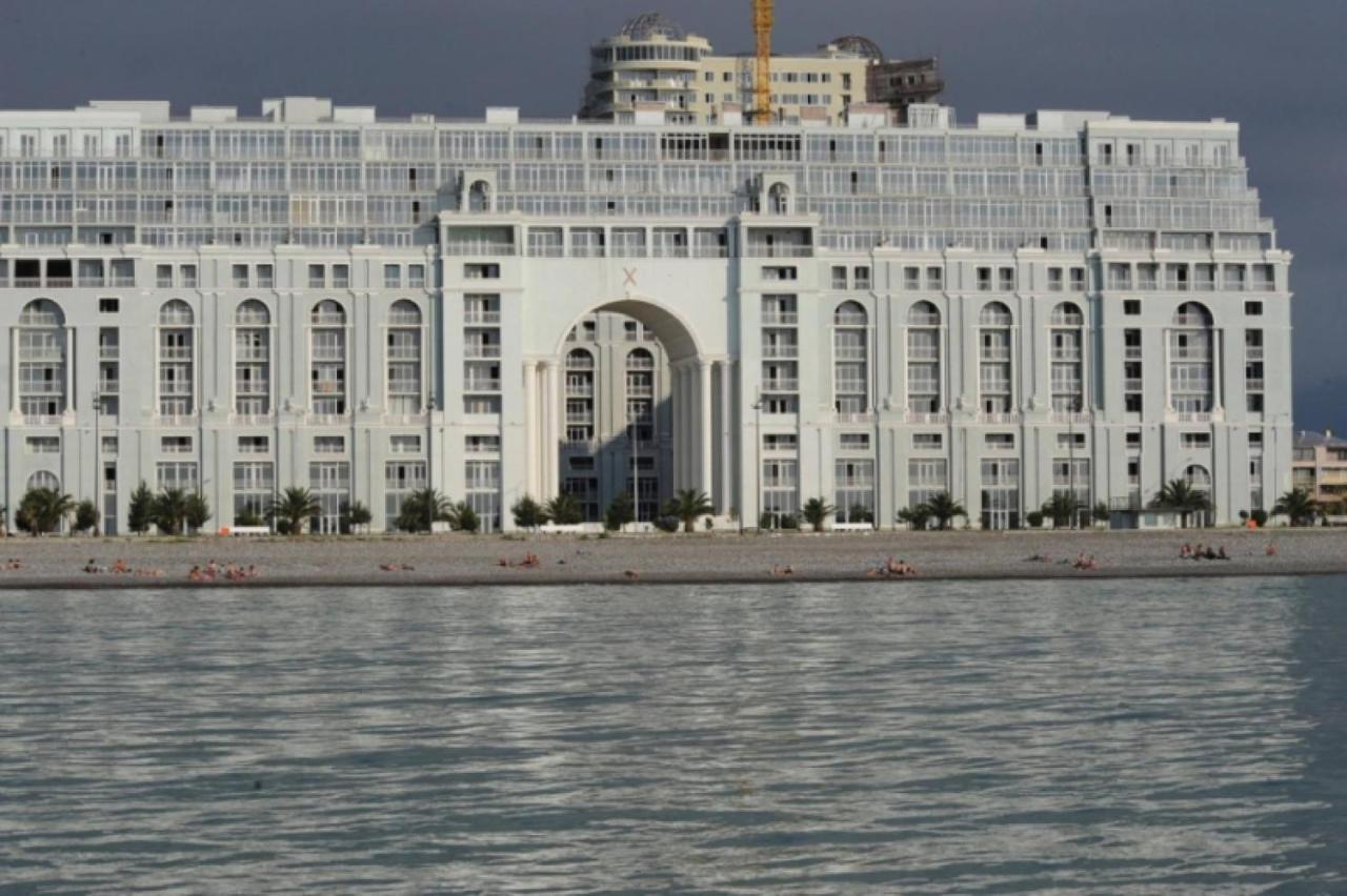 Watching The Sea Apartment Batumi Exteriör bild